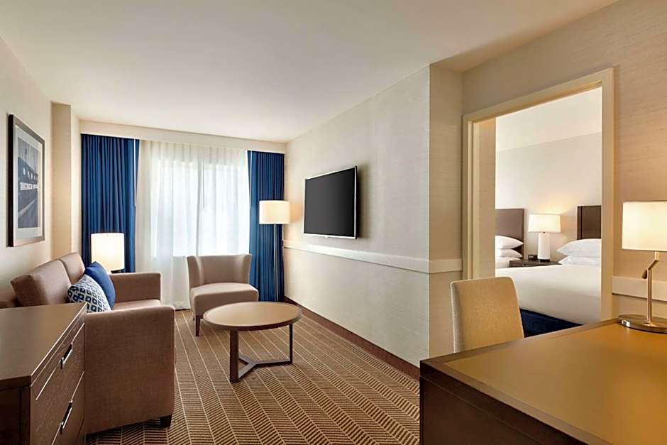 Embassy Suites By Hilton Hotel Boston At Logan Airport