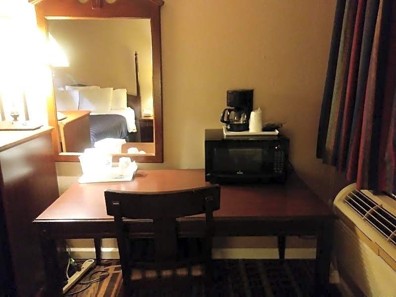 Days Inn by Wyndham Hot Springs