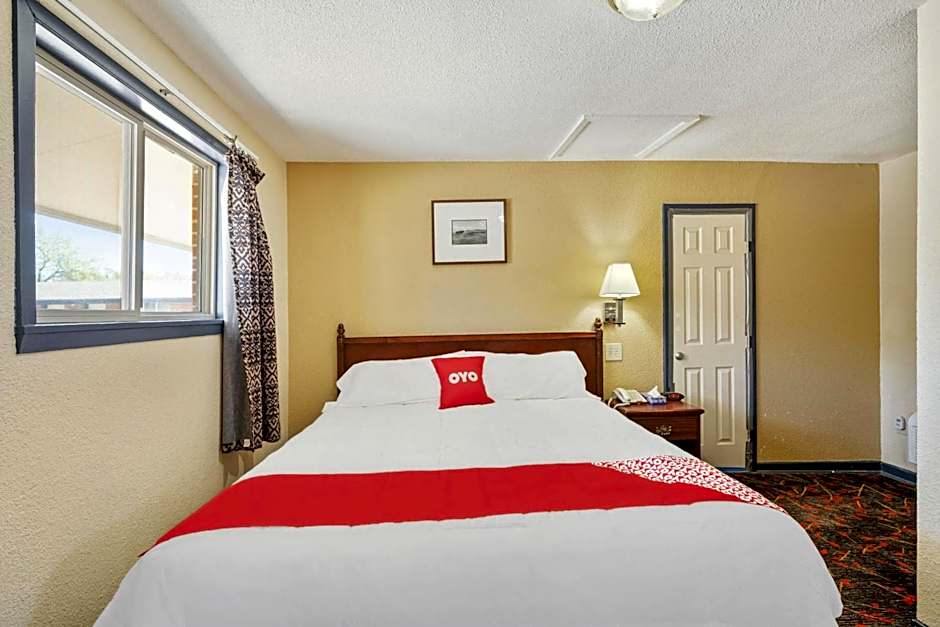 OYO Hotel Luling TX Downtown I-10/US-90