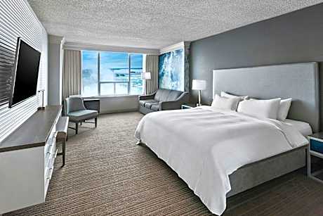 Fallsview, Suite, 1 King, Sofa bed, High floor, Whirlpool