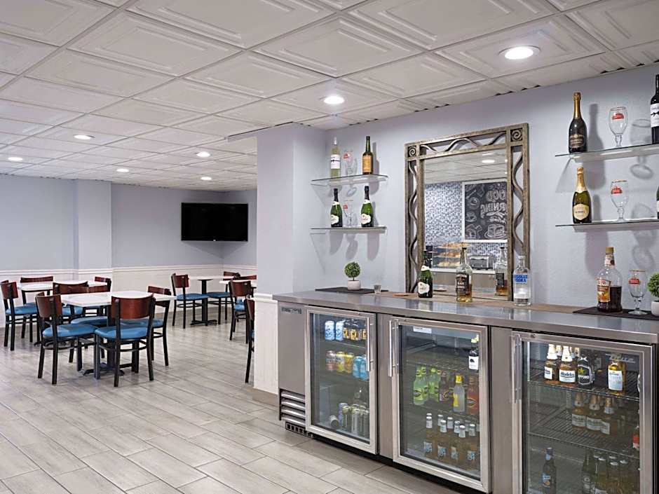 AmericInn by Wyndham Woodstock IL
