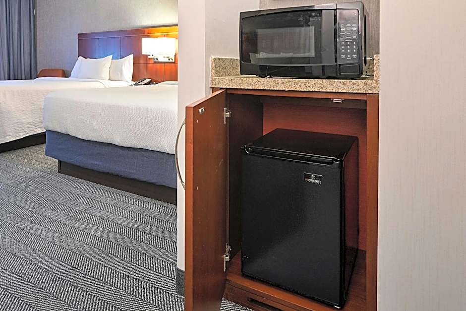 Courtyard by Marriott Long Beach Airport
