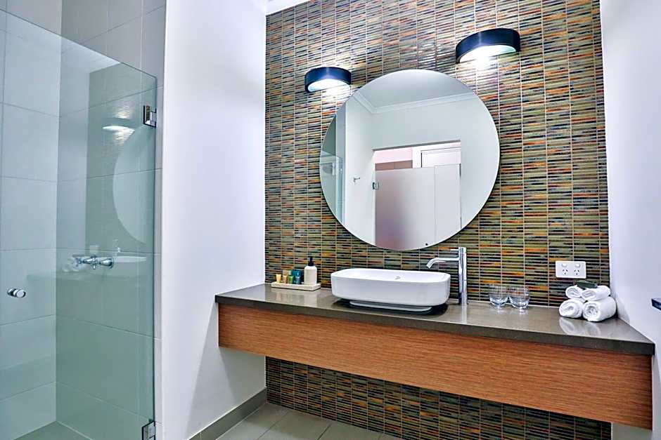 Indulge Apartments - Ontario