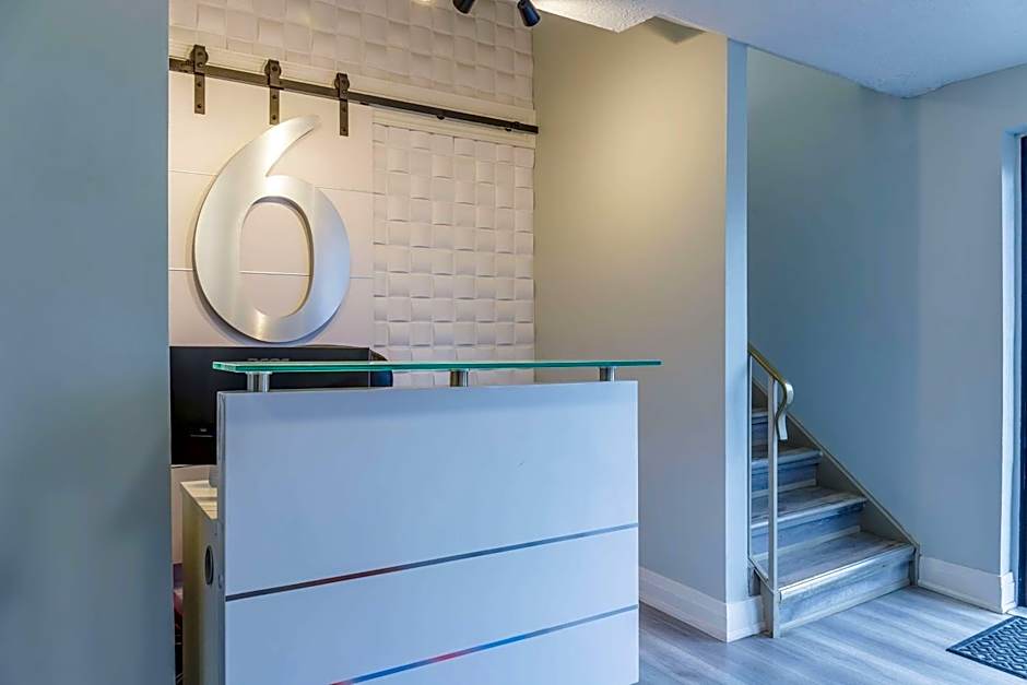 Motel 6 Niagara Falls, ON Near the Falls