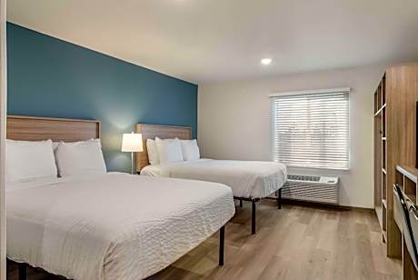 Queen Room with Two Queen Beds and Tub - Accessible/Non-Smoking