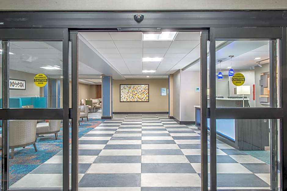 Holiday Inn Express & Suites Shawnee-Kansas City West By IHG