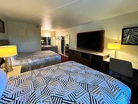 Queen Room with Two Queen Beds - Non-Smoking