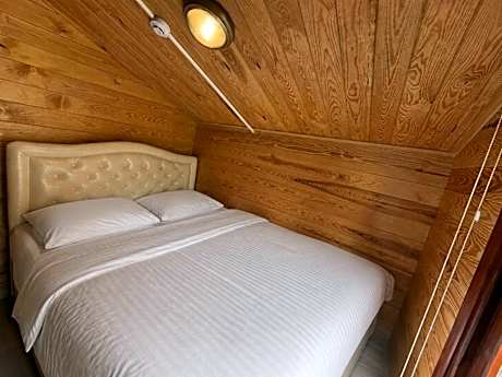 Suite with Mountain View