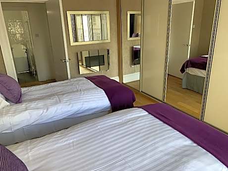 Village Tavern Apartment