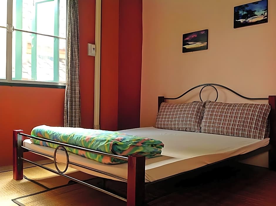 Tonkong Guesthouse & Restaurant