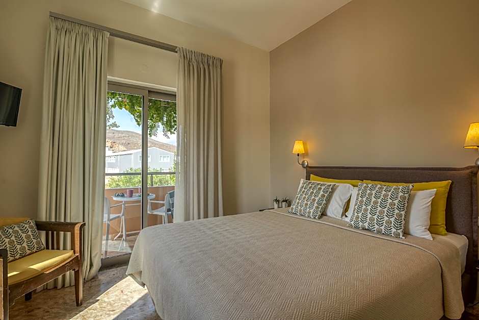 Photo 1 of 8 of 1 Queen Bed, Balcony