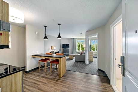 2 Full Beds Studio Suite