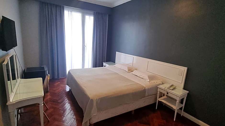 HOTEL REGIS