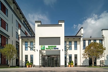 Holiday Inn Express Pinghu, an IHG Hotel