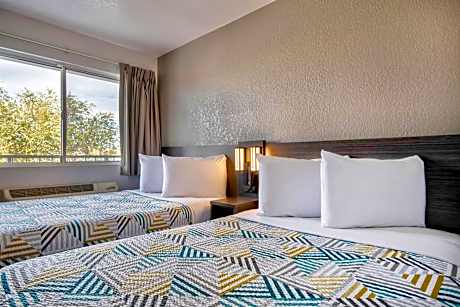 Queen Room with Two Queen Beds - Non-Smoking