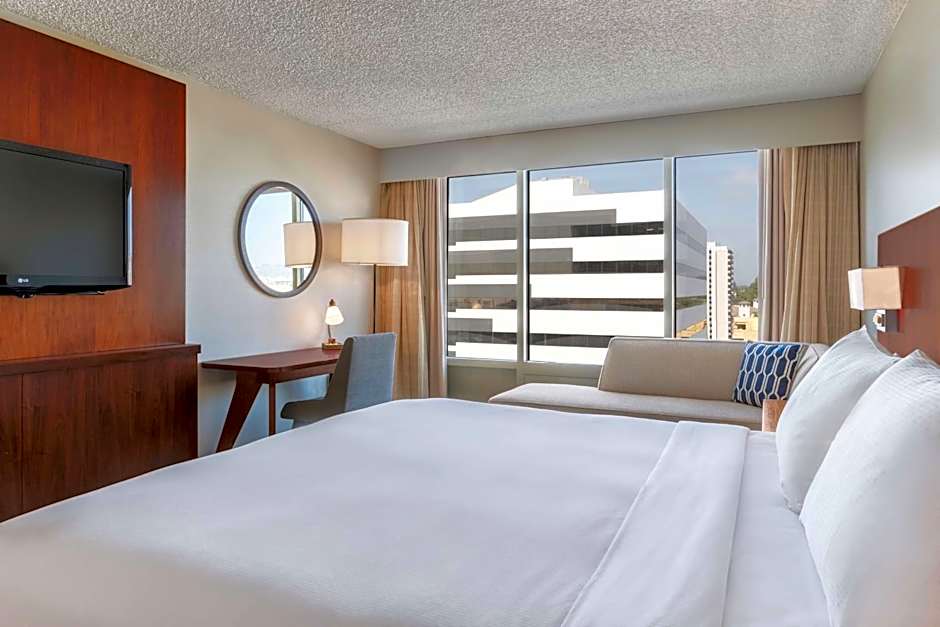 Photo 1 of 6 of 1 King Bed