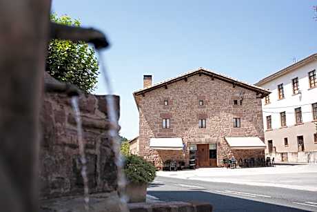 Hotel Rural LATORRIÉN DE ANE