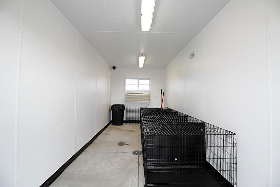 Cobblestone Hotel & Suites - Devils Lake