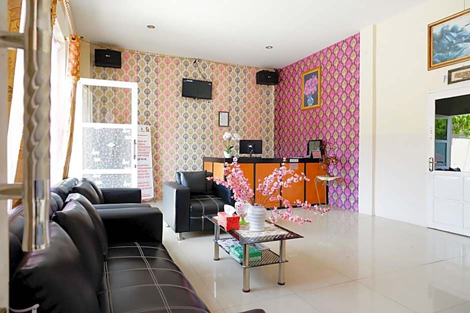 RedDoorz @ Hotel Grand Aulia Majene