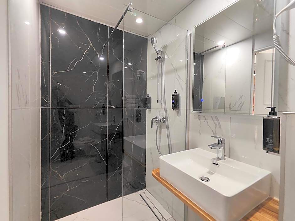 Atelier Montparnasse Hotel