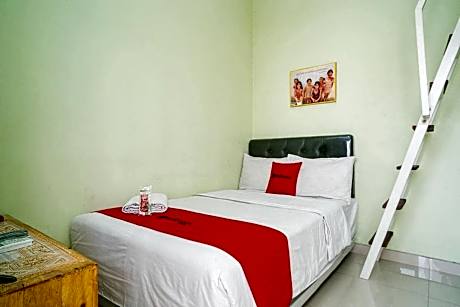 RedDoorz Syariah near Suncity Mall Sidoarjo