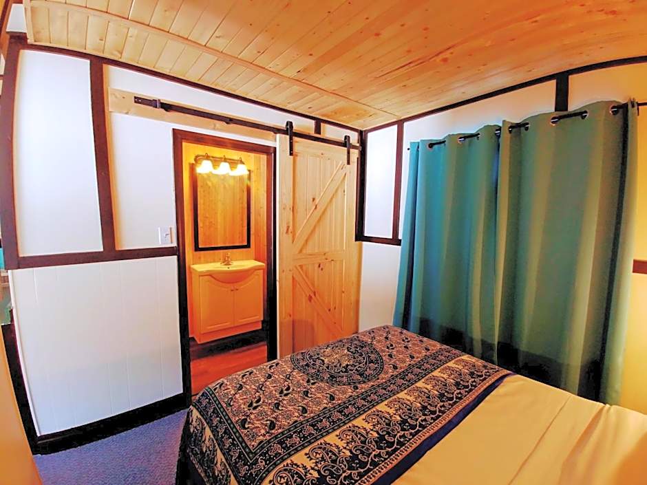 Dwight Riverside Inn