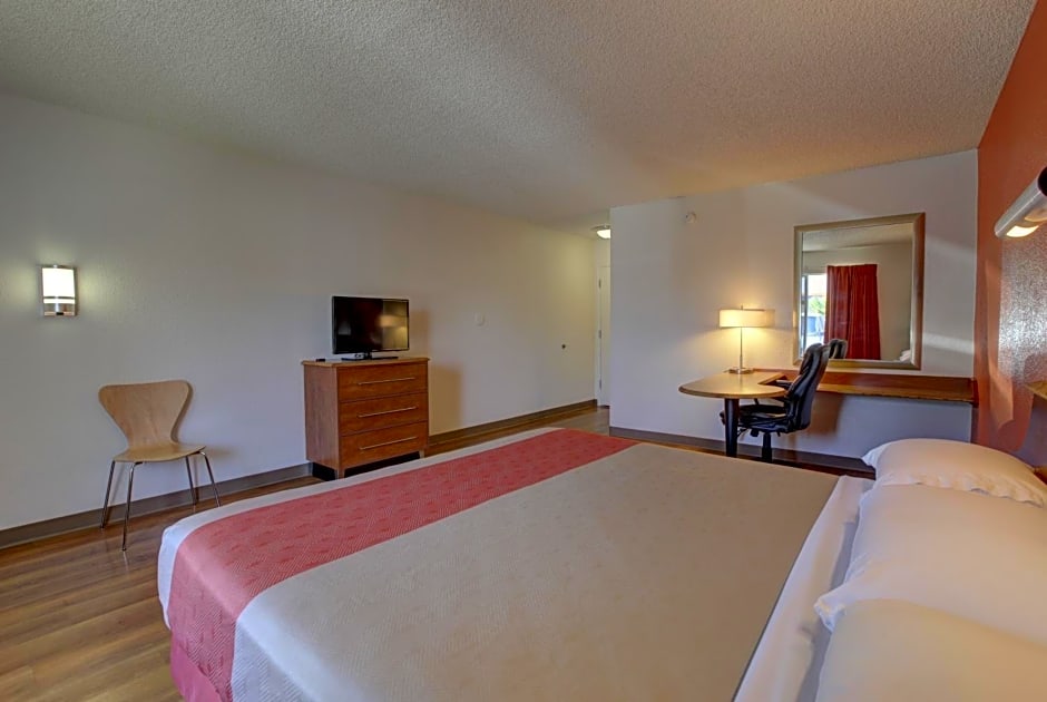 Motel 6-Santa Ana, CA - Irvine - Orange County Airport