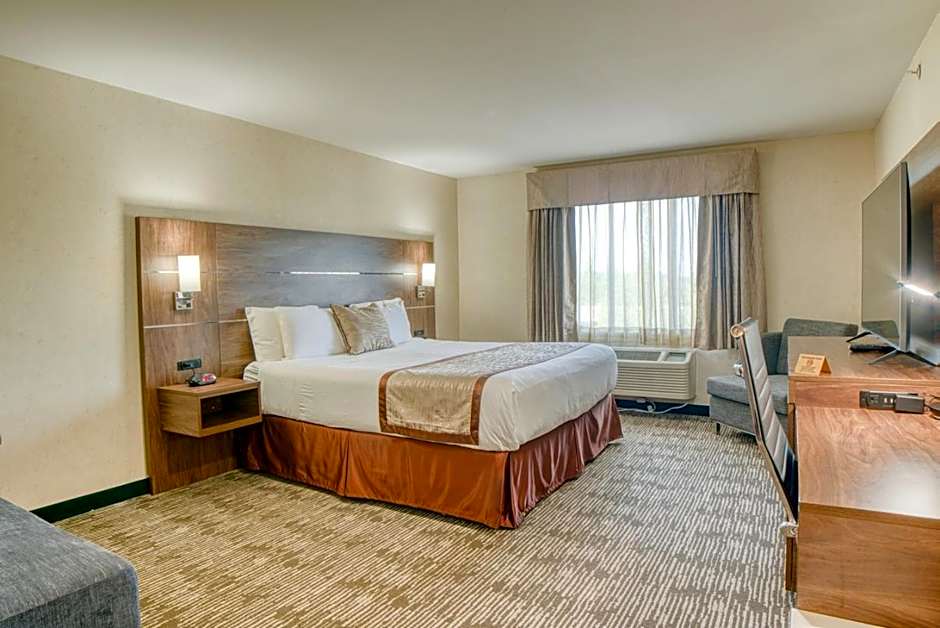 Evergreen Inn and Suites