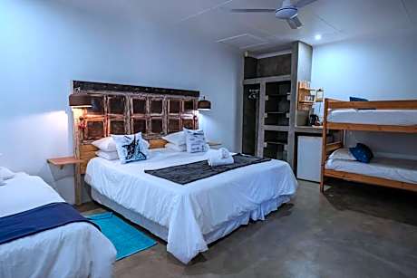 Family Room with Patio (2 Adults + 2 Children)