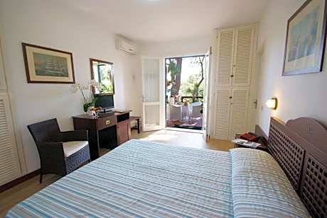 Double Room with Balcony and Sea View