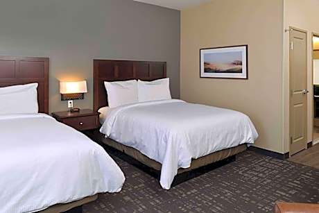 Standard Studio 2 Queen Beds Non-smokng Hearing