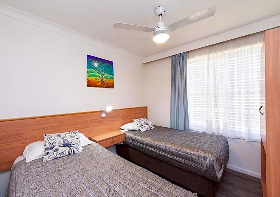 Riviera on Ruthven Motel