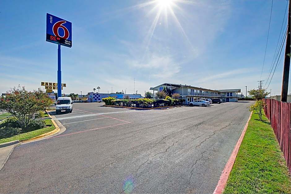 Motel 6 Laredo South