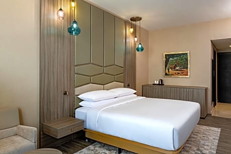 Standard King Bed, (Comp. Shuttle to DMCC Metro, Marina Mall & JBR, 20% off on F&B outlet)