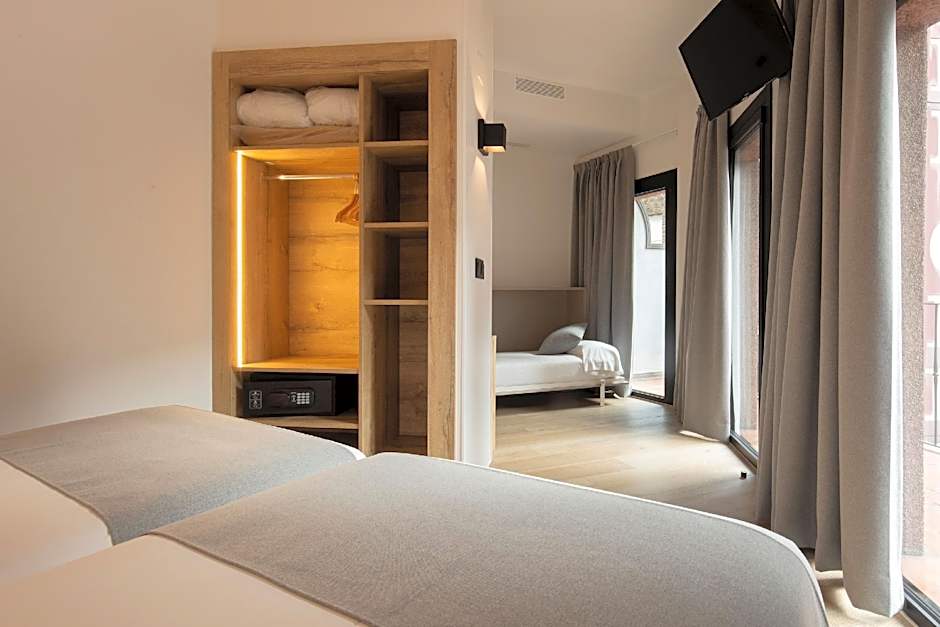 Photo 1 of 4 of Superior 2 Beds with Extra Bed