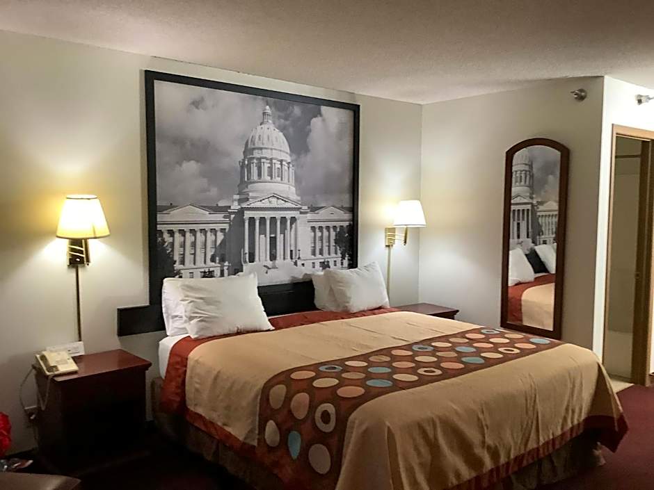 Super 8 by Wyndham Riverside/Kansas City