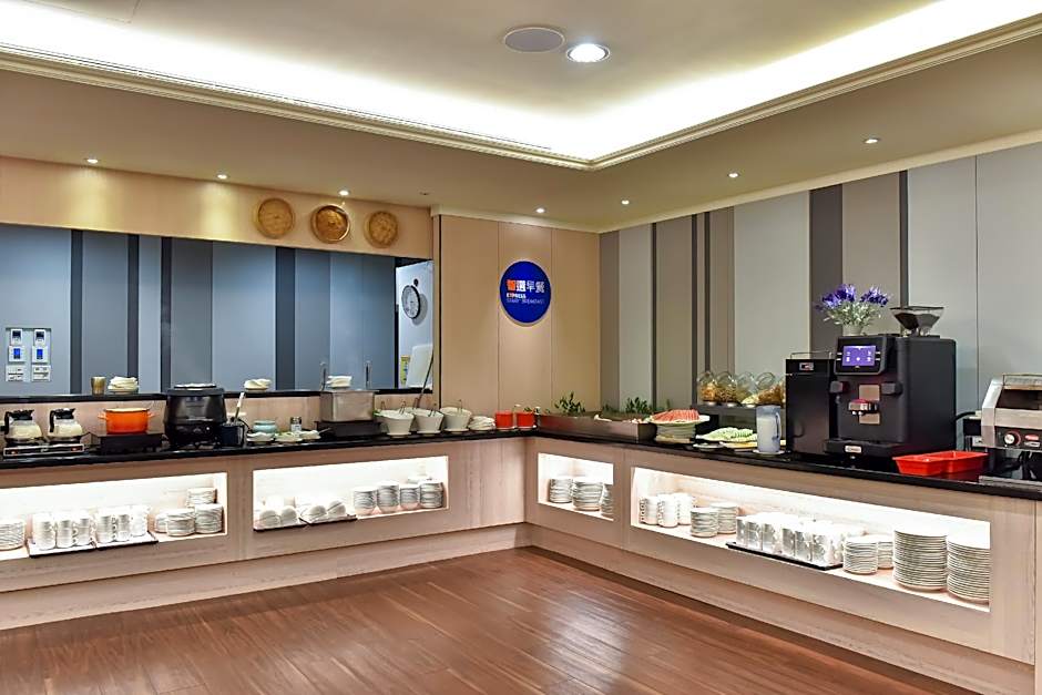 Holiday Inn Express Taipei Train Station