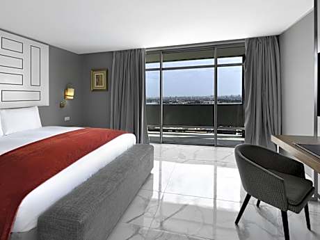 Opera King Suite with Balcony