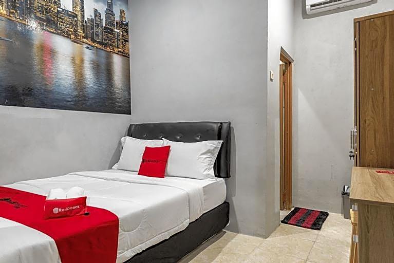 RedDoorz @ Jemursari Surabaya 2