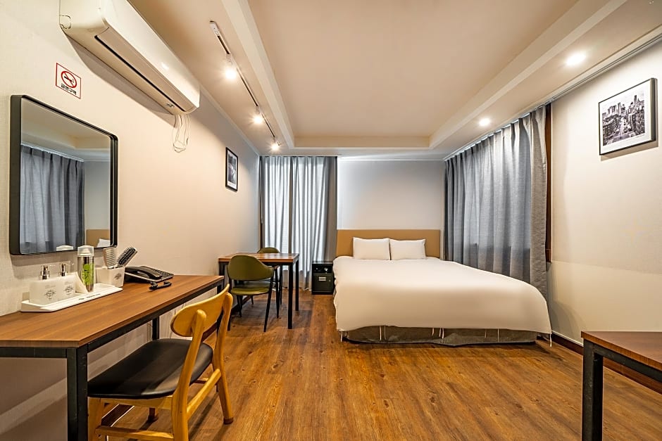 Check Inn Hotel