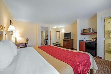 King Suite - Non-Smoking