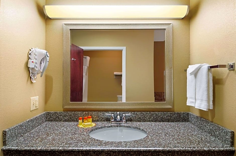 Days Inn & Suites by Wyndham Cabot
