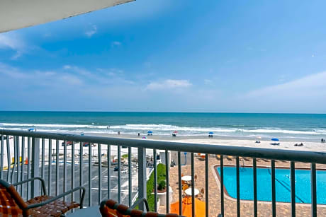 Queen Room with Two Queen Beds with Ocean View - Non-Smoking