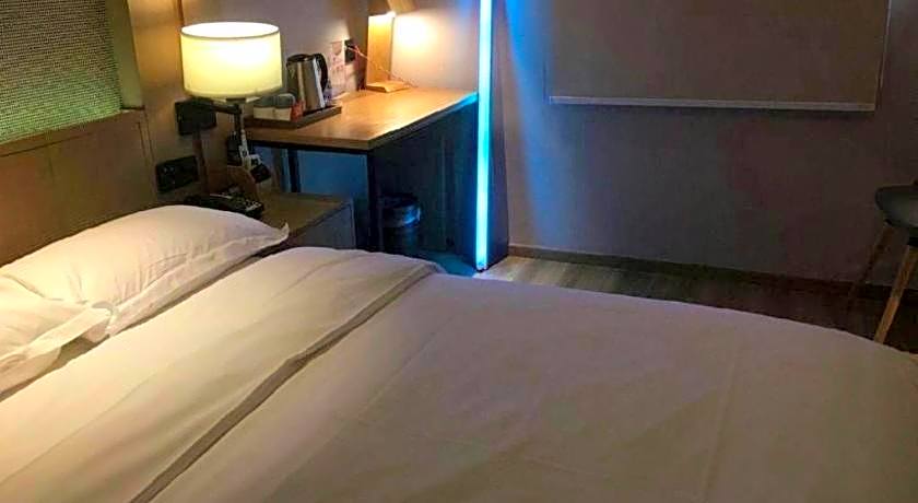 V8 Ziyuangang Hotel