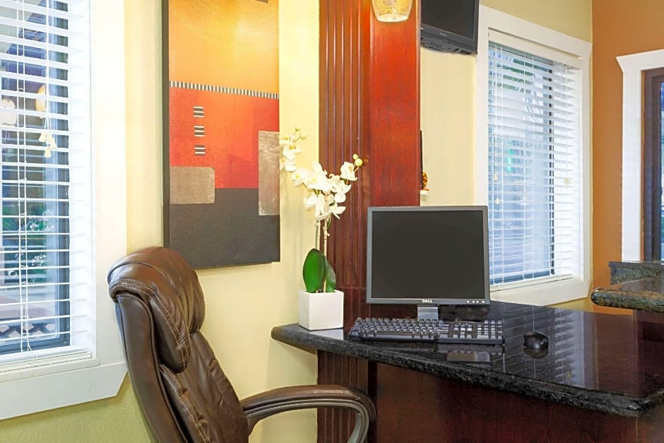 Howard Johnson by Wyndham Lafayette