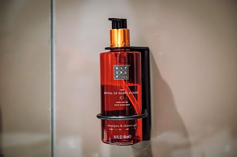 Plaza V Executive Hotel