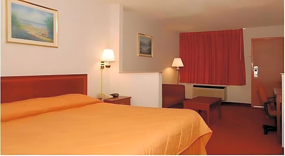 Econo Lodge Inn & Suites Forest