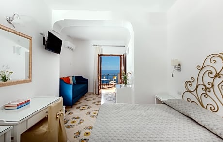 Triple Room with Terrace