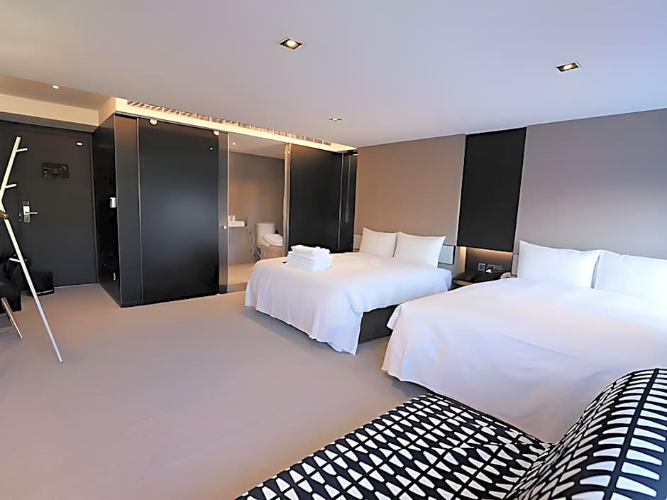 Slow Town Hotel - Glowing