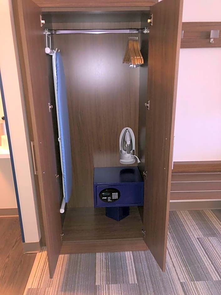 Holiday Inn Express And Suites Madison West - Middleton By IHG